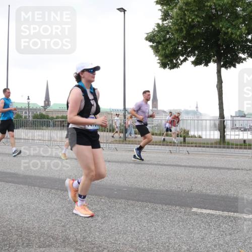 29.06.2025 - hella hamburg halbmarathon Lena Gebhardt http://msf.ph/oto/8425208 29.06.2025 10:53:31 Lombardsbrücke 1340, 1709, 1900, 1906, 1984, 2065, 2291, 2409, 2429, 3055, 3226, 4195, 4595, 4626, 4801, 5428, 5562, 5815, 5856, 5857, 6039, 6041, 6044, 6273, 6306, 6521, 6913, 6996, 7039, 7068, 7483, 7537, 7611, 7681, 7876, 7890, 8189, 8212, 8414, 8515, 8906, 9077, 9456, 9531, 9685, 9764, 9771, 9785, 10043, 10175, 10490, 10661, 12193, 12219, 12700, 13489, 13916, 13917, 14038, 16137 meine-sportfotos.de
