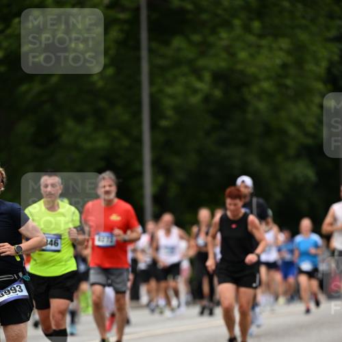 29.06.2025 - hella hamburg halbmarathon Dr. Thomas Lammeyer http://msf.ph/oto/8425218 29.06.2025 10:49:56 Kennedybrücke 1085, 1774, 2550, 2657, 2664, 2779, 2846, 2954, 3357, 3377, 3879, 3993, 4119, 4820, 5099, 5108, 5190, 5339, 5703, 5949, 6763, 7699, 7859, 7912, 8272, 8594, 9536, 10562, 10727, 11119, 11332 meine-sportfotos.de