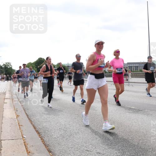 29.06.2025 - hella hamburg halbmarathon Lena Gebhardt http://msf.ph/oto/8425219 29.06.2025 10:43:21 Lombardsbrücke 7461, 3638, 5610, 16055, 6440, 1023, 1149, 1155, 1400, 1467, 1788, 1816, 1878, 2103, 2158, 2267, 2361, 2450, 2971, 3074, 3238, 3329, 3390, 3518, 3638, 3764, 4056, 4177, 4302, 4367, 4680, 4866, 5067, 5214, 5268, 5370, 5610, 5720, 5755, 5967, 6012, 6096, 6226, 6440, 6931, 7043, 7197, 7461, 7872, 7926, 8135, 8184, 8233, 8408, 8435, 8504, 8795, 8991, 9072, 9304, 9378, 9639, 9641, 9644, 9831, 9976, 10083, 10180, 10200, 10202, 13049 meine-sportfotos.de