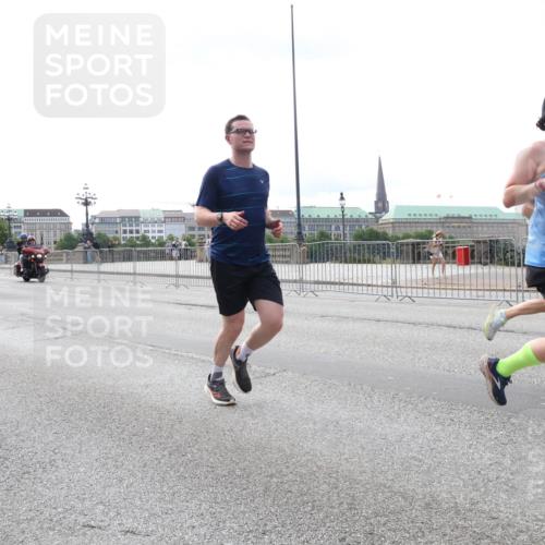 29.06.2025 - hella hamburg halbmarathon Lena Gebhardt http://msf.ph/oto/8425222 29.06.2025 10:28:42 Lombardsbrücke 6102, 1829, 1518, 1557, 1869, 3445, 3717, 4362, 4700, 4834, 5167, 5249, 5250, 5604, 5718, 5903, 5939, 6102, 6418, 7667, 7980, 8327, 8560, 9642, 9653, 9654, 9716, 9855, 10068, 10434, 13045, 13296, 13400, 14205, 15143, 15256, 15452, 15453, 16125, 16643, 18293, 18604, 19180 meine-sportfotos.de