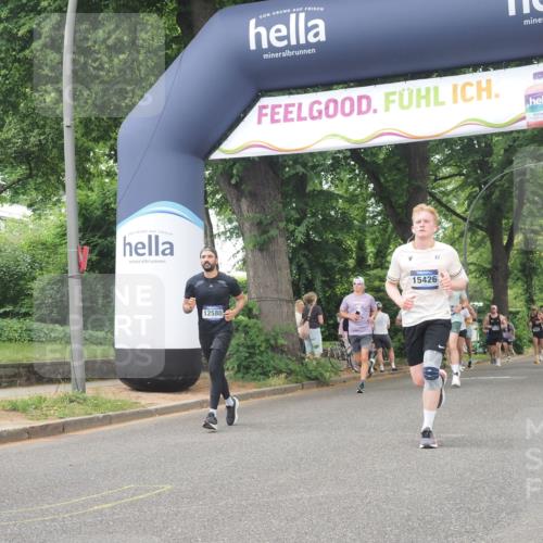 29.06.2025 - hella hamburg halbmarathon KatJ http://msf.ph/oto/8425231 29.06.2025 10:39:16 Zwischen KM18-KM19 1098, 2397, 2818, 4967, 6286, 8139 meine-sportfotos.de