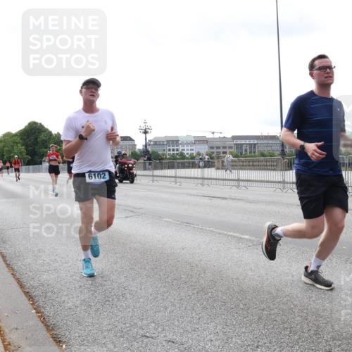 29.06.2025 - hella hamburg halbmarathon Lena Gebhardt http://msf.ph/oto/8425251 29.06.2025 10:28:42 Lombardsbrücke 6102, 1518, 1557, 1869, 3445, 3717, 4362, 4700, 4834, 5167, 5249, 5250, 5604, 5718, 5903, 5939, 6102, 6418, 7667, 7980, 8327, 8560, 9642, 9653, 9654, 9716, 9855, 10068, 10434, 13045, 13296, 13400, 14205, 15143, 15256, 15452, 15453, 16125, 16643, 18293, 18604, 19180 meine-sportfotos.de