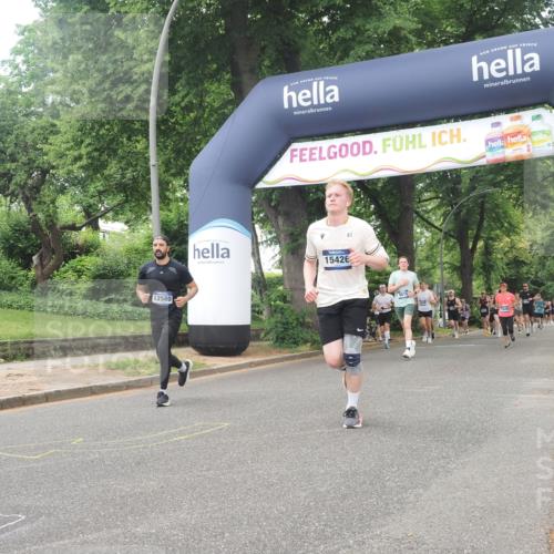 29.06.2025 - hella hamburg halbmarathon KatJ http://msf.ph/oto/8425276 29.06.2025 10:39:16 Zwischen KM18-KM19 1098, 2397, 2818, 4967, 6286, 8139 meine-sportfotos.de