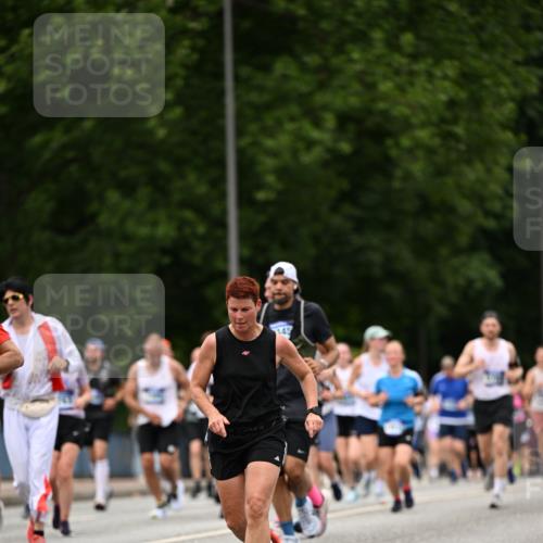 29.06.2025 - hella hamburg halbmarathon Dr. Thomas Lammeyer http://msf.ph/oto/8425320 29.06.2025 10:49:58 Kennedybrücke 1085, 1465, 1774, 2550, 2657, 2664, 2779, 2846, 2954, 3357, 3377, 3879, 3993, 4119, 4820, 5099, 5108, 5190, 5339, 5703, 6763, 7699, 7859, 7912, 8272, 8594, 9536, 10562, 10727, 11119, 11332 meine-sportfotos.de