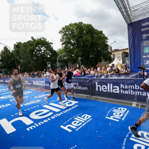 29.06.2025 - hella hamburg halbmarathon Zöllner http://msf.ph/oto/8425321 29.06.2025 10:34:33 Ziel 1644, 6305, 7534, 9686, 11230, 11661, 13618, 18099 meine-sportfotos.de