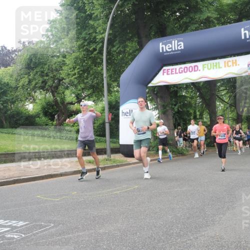 29.06.2025 - hella hamburg halbmarathon KatJ http://msf.ph/oto/8425322 29.06.2025 10:39:19 Zwischen KM18-KM19 1098, 7409, 8139 meine-sportfotos.de