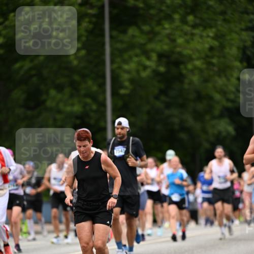 29.06.2025 - hella hamburg halbmarathon Dr. Thomas Lammeyer http://msf.ph/oto/8425327 29.06.2025 10:49:59 Kennedybrücke 1085, 1465, 1774, 2550, 2657, 2664, 2779, 2846, 2954, 2965, 3357, 3377, 3879, 3993, 4119, 4820, 5099, 5108, 5190, 5339, 5703, 5914, 6763, 7699, 7859, 7912, 8272, 8594, 9536, 10562, 10727, 11119, 11332 meine-sportfotos.de