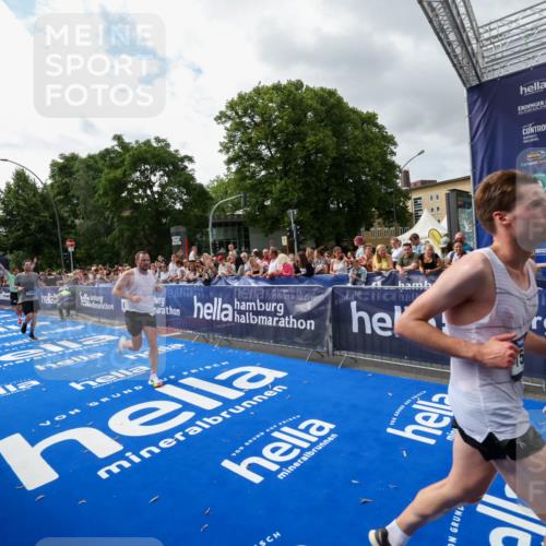 29.06.2025 - hella hamburg halbmarathon Zöllner http://msf.ph/oto/8425340 29.06.2025 10:34:38 Ziel 16148, 1644, 6169, 7534, 11230, 11661, 15887, 16148, 18026 meine-sportfotos.de