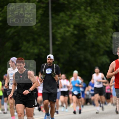 29.06.2025 - hella hamburg halbmarathon Dr. Thomas Lammeyer http://msf.ph/oto/8425368 29.06.2025 10:50:00 Kennedybrücke 1085, 1465, 1774, 2550, 2657, 2664, 2779, 2846, 2954, 2965, 3357, 3377, 3879, 3993, 4119, 4820, 5108, 5190, 5339, 5703, 5914, 6763, 7699, 7859, 7912, 8272, 8594, 9536, 10562, 10727, 11119, 11332 meine-sportfotos.de