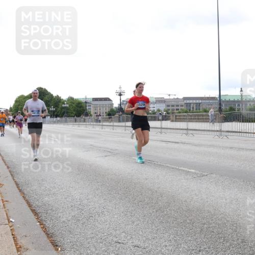 29.06.2025 - hella hamburg halbmarathon Lena Gebhardt http://msf.ph/oto/8425374 29.06.2025 10:28:45 Lombardsbrücke 16125, 15256, 1518, 1557, 1869, 3445, 3717, 4161, 4362, 4700, 4834, 4982, 5167, 5249, 5250, 5718, 5903, 5939, 6102, 6418, 7169, 7667, 7980, 8327, 8560, 9642, 9716, 9855, 10068, 10434, 12442, 13045, 13296, 13400, 14205, 15143, 15256, 15452, 15453, 16125, 16643, 18293, 18604, 19180 meine-sportfotos.de