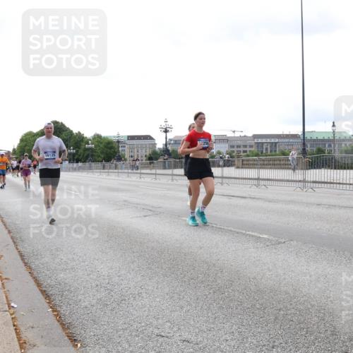29.06.2025 - hella hamburg halbmarathon Lena Gebhardt http://msf.ph/oto/8425386 29.06.2025 10:28:45 Lombardsbrücke 16125, 1518, 1557, 1869, 3445, 3717, 4161, 4362, 4700, 4834, 4982, 5167, 5249, 5250, 5718, 5903, 5939, 6102, 6418, 7169, 7667, 7980, 8327, 8560, 9642, 9716, 9855, 10068, 10434, 12442, 13045, 13296, 13400, 14205, 15143, 15256, 15452, 15453, 16125, 16643, 18293, 18604, 19180 meine-sportfotos.de