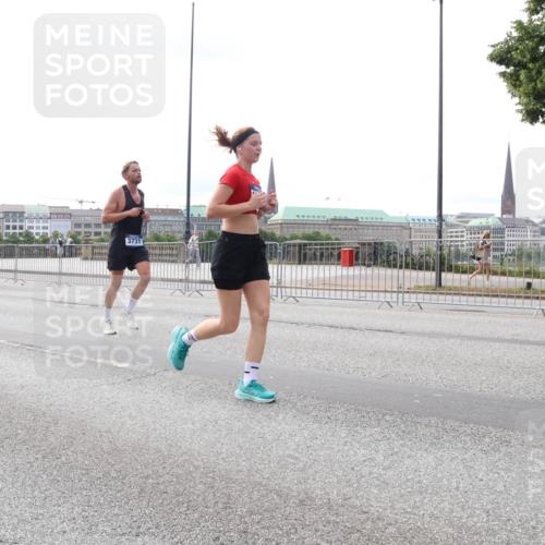 29.06.2025 - hella hamburg halbmarathon Lena Gebhardt http://msf.ph/oto/8425404 29.06.2025 10:28:46 Lombardsbrücke 3731, 1518, 1557, 1869, 3717, 4161, 4362, 4700, 4834, 4982, 5167, 5249, 5250, 5718, 5903, 5939, 6102, 6418, 7169, 7667, 7980, 8327, 8560, 9642, 9716, 9855, 10068, 10434, 12442, 13045, 13296, 13400, 14205, 15143, 15256, 15452, 15453, 16125, 16643, 18293, 18604, 19180 meine-sportfotos.de