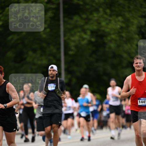 29.06.2025 - hella hamburg halbmarathon Dr. Thomas Lammeyer http://msf.ph/oto/8425416 29.06.2025 10:50:00 Kennedybrücke 1085, 1465, 1774, 2550, 2657, 2664, 2779, 2846, 2954, 2965, 3357, 3377, 3879, 3993, 4119, 4820, 5108, 5190, 5339, 5703, 5914, 6763, 7699, 7859, 7912, 8272, 8594, 9536, 10562, 10727, 11119, 11332 meine-sportfotos.de