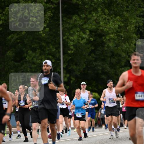 29.06.2025 - hella hamburg halbmarathon Dr. Thomas Lammeyer http://msf.ph/oto/8425421 29.06.2025 10:50:00 Kennedybrücke 1085, 1465, 1774, 2550, 2657, 2664, 2779, 2846, 2954, 2965, 3357, 3377, 3879, 3993, 4119, 4820, 5108, 5190, 5339, 5703, 5914, 6763, 7699, 7859, 7912, 8272, 8594, 9536, 10562, 10727, 11119, 11332 meine-sportfotos.de