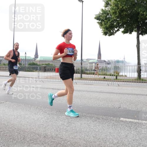 29.06.2025 - hella hamburg halbmarathon Lena Gebhardt http://msf.ph/oto/8425438 29.06.2025 10:28:46 Lombardsbrücke 3731, 15256, 1518, 1557, 1869, 3717, 4161, 4362, 4700, 4834, 4982, 5167, 5249, 5250, 5718, 5903, 5939, 6102, 6418, 7169, 7667, 7980, 8327, 8560, 9642, 9716, 9855, 10068, 10434, 12442, 13045, 13296, 13400, 14205, 15143, 15256, 15452, 15453, 16125, 16643, 18293, 18604, 19180 meine-sportfotos.de