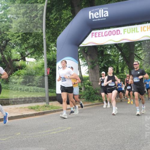 29.06.2025 - hella hamburg halbmarathon KatJ http://msf.ph/oto/8425439 29.06.2025 10:39:22 Zwischen KM18-KM19 4635, 6776, 7409 meine-sportfotos.de