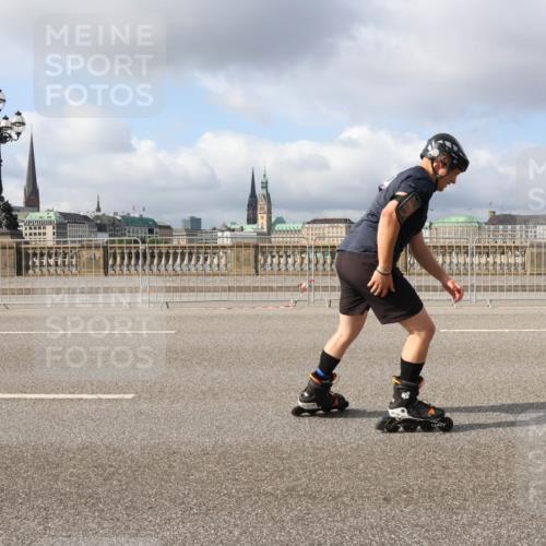 29.06.2025 - hella hamburg halbmarathon Lena Gebhardt http://msf.ph/oto/8425465 29.06.2025 08:58:46 Lombardsbrücke  meine-sportfotos.de