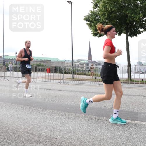 29.06.2025 - hella hamburg halbmarathon Lena Gebhardt http://msf.ph/oto/8425475 29.06.2025 10:28:47 Lombardsbrücke 3731, 1518, 1557, 1869, 3717, 4161, 4362, 4700, 4834, 4982, 5167, 5249, 5250, 5718, 5903, 5939, 6102, 6418, 7169, 7667, 7980, 8327, 8560, 9642, 9716, 9855, 10068, 10434, 12099, 12442, 13045, 13296, 13400, 14205, 15143, 15256, 15452, 15453, 16125, 16643, 18293, 18604, 19180 meine-sportfotos.de