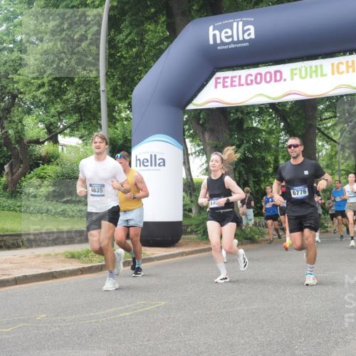 29.06.2025 - hella hamburg halbmarathon KatJ http://msf.ph/oto/8425477 29.06.2025 10:39:22 Zwischen KM18-KM19 4635, 6776, 7409 meine-sportfotos.de