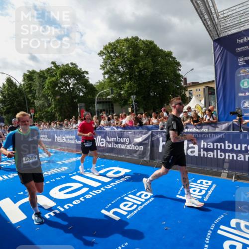 29.06.2025 - hella hamburg halbmarathon Zöllner http://msf.ph/oto/8425505 29.06.2025 10:34:47 Ziel 1217, 1562, 2879, 5048, 5152, 5554, 6169, 6878, 8395, 12369, 14289, 14388, 14549, 14603, 14629, 15991, 17014, 18237 meine-sportfotos.de