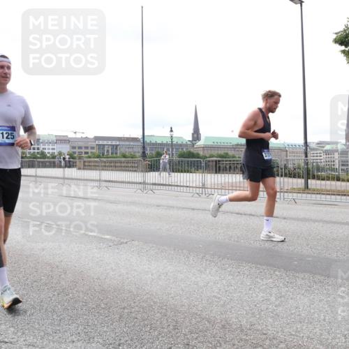 29.06.2025 - hella hamburg halbmarathon Lena Gebhardt http://msf.ph/oto/8425515 29.06.2025 10:28:47 Lombardsbrücke 16125, 1518, 1557, 1869, 3717, 4161, 4362, 4700, 4834, 4982, 5167, 5249, 5250, 5718, 5903, 5939, 6102, 6418, 7169, 7667, 7980, 8327, 8560, 9642, 9716, 9855, 10068, 10434, 12099, 12442, 13045, 13296, 13400, 14205, 15143, 15256, 15452, 15453, 16125, 16643, 18293, 18604, 19180 meine-sportfotos.de