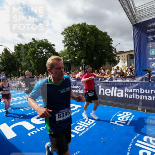 29.06.2025 - hella hamburg halbmarathon Zöllner http://msf.ph/oto/8425516 29.06.2025 10:34:48 Ziel 1217, 1562, 2879, 5048, 5152, 5554, 6878, 8395, 12369, 14289, 14388, 14549, 14603, 14629, 15991, 17014, 18237 meine-sportfotos.de