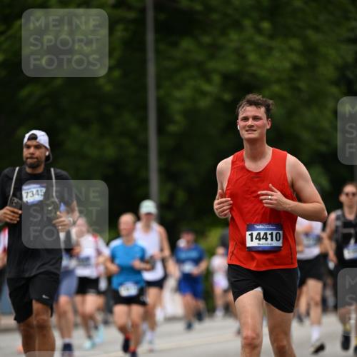 29.06.2025 - hella hamburg halbmarathon Dr. Thomas Lammeyer http://msf.ph/oto/8425517 29.06.2025 10:50:02 Kennedybrücke 1060, 1085, 1465, 2550, 2657, 2664, 2846, 2954, 2965, 3357, 3377, 3879, 3993, 4119, 4820, 5108, 5190, 5339, 5703, 5914, 6393, 6763, 6980, 7699, 7912, 8272, 8594, 9536, 10562, 10727, 11119, 11332 meine-sportfotos.de