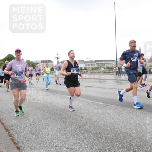 29.06.2025 - hella hamburg halbmarathon Lena Gebhardt http://msf.ph/oto/8425519 29.06.2025 10:53:33 Lombardsbrücke 18144, 12082, 3226, 10175, 1900, 4595, 11489, 1340, 1709, 1753, 1900, 1906, 1984, 2065, 2079, 2409, 2429, 3055, 3226, 4195, 4595, 4626, 4801, 5428, 5430, 5562, 5815, 5856, 5857, 6039, 6041, 6044, 6273, 6306, 6913, 6996, 7039, 7068, 7483, 7537, 7611, 7876, 7890, 8189, 8212, 8414, 8515, 8906, 9077, 9456, 9531, 9685, 9764, 9771, 9785, 10043, 10175, 10490, 10661, 12193, 12219, 12700, 13489, 13916, 13917, 14038, 16137 meine-sportfotos.de
