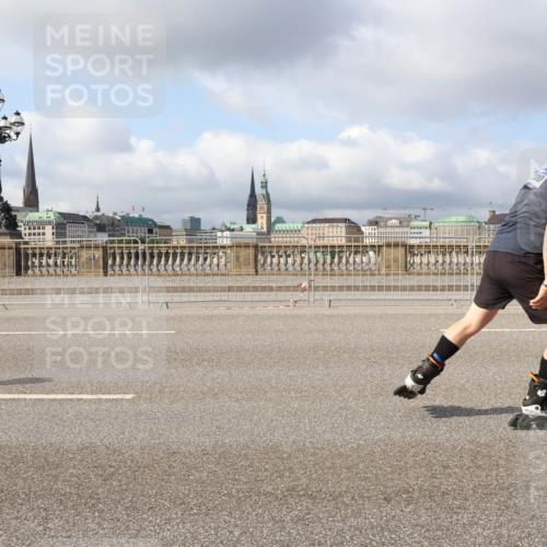 29.06.2025 - hella hamburg halbmarathon Lena Gebhardt http://msf.ph/oto/8425529 29.06.2025 08:58:46 Lombardsbrücke 12 meine-sportfotos.de