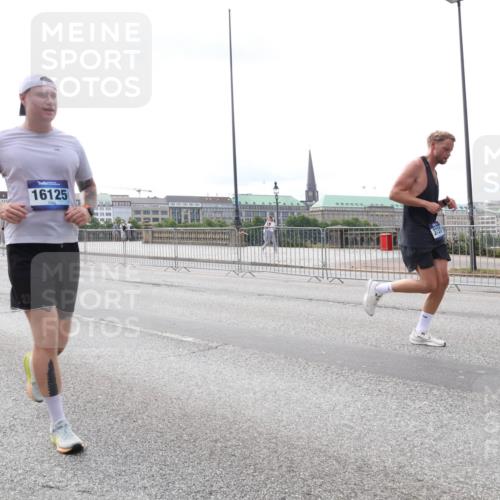 29.06.2025 - hella hamburg halbmarathon Lena Gebhardt http://msf.ph/oto/8425533 29.06.2025 10:28:47 Lombardsbrücke 16125, 1518, 1557, 1869, 3717, 4161, 4362, 4700, 4834, 4982, 5167, 5249, 5250, 5718, 5903, 5939, 6102, 6418, 7169, 7667, 7980, 8327, 8560, 9642, 9716, 9855, 10068, 10434, 12099, 12442, 13045, 13296, 13400, 14205, 15143, 15256, 15452, 15453, 16125, 16643, 18293, 18604, 19180 meine-sportfotos.de