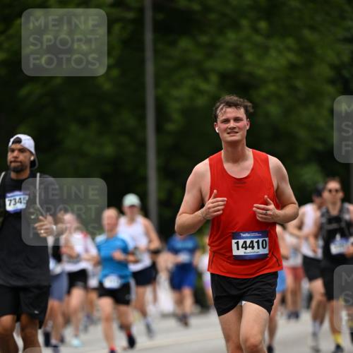 29.06.2025 - hella hamburg halbmarathon Dr. Thomas Lammeyer http://msf.ph/oto/8425539 29.06.2025 10:50:02 Kennedybrücke 1060, 1085, 1465, 2550, 2657, 2664, 2846, 2954, 2965, 3357, 3377, 3879, 3993, 4119, 4820, 5108, 5190, 5339, 5703, 5914, 6393, 6763, 6980, 7699, 7912, 8272, 8594, 9536, 10562, 10727, 11119, 11332 meine-sportfotos.de