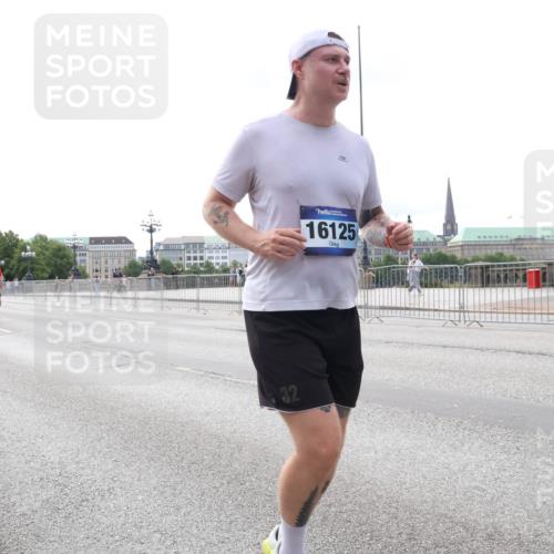29.06.2025 - hella hamburg halbmarathon Lena Gebhardt http://msf.ph/oto/8425549 29.06.2025 10:28:47 Lombardsbrücke 32, 16125, 1518, 1557, 1869, 3717, 4161, 4362, 4700, 4834, 4982, 5167, 5249, 5250, 5718, 5903, 5939, 6102, 6418, 7169, 7667, 7980, 8327, 8560, 9642, 9716, 9855, 10068, 10434, 12099, 12442, 13045, 13296, 13400, 14205, 15143, 15256, 15452, 15453, 16125, 16643, 18293, 18604, 19180 meine-sportfotos.de