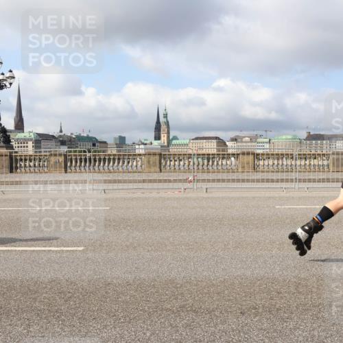 29.06.2025 - hella hamburg halbmarathon Lena Gebhardt http://msf.ph/oto/8425560 29.06.2025 08:58:46 Lombardsbrücke 220 meine-sportfotos.de
