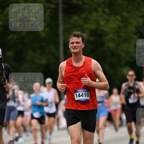 29.06.2025 - hella hamburg halbmarathon Dr. Thomas Lammeyer http://msf.ph/oto/8425568 29.06.2025 10:50:03 Kennedybrücke 1060, 1085, 1465, 2550, 2657, 2664, 2846, 2954, 2965, 3357, 3377, 3879, 3993, 4102, 4119, 4820, 5108, 5190, 5339, 5703, 5914, 6393, 6763, 6980, 7699, 7912, 8272, 8594, 9536, 10562, 10727, 11119, 11332 meine-sportfotos.de