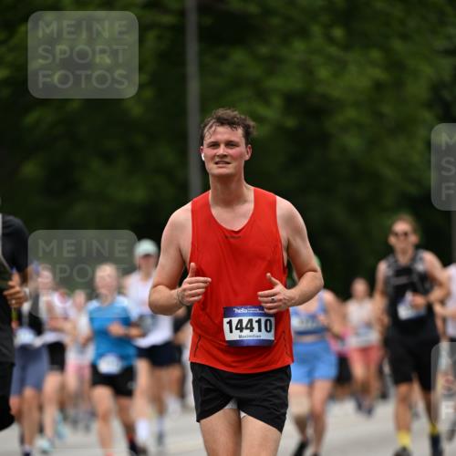 29.06.2025 - hella hamburg halbmarathon Dr. Thomas Lammeyer http://msf.ph/oto/8425574 29.06.2025 10:50:03 Kennedybrücke 1060, 1085, 1465, 2550, 2657, 2664, 2846, 2954, 2965, 3357, 3377, 3879, 3993, 4102, 4119, 4820, 5108, 5190, 5339, 5703, 5914, 6393, 6763, 6980, 7699, 7912, 8272, 8594, 9536, 10562, 10727, 11119, 11332 meine-sportfotos.de