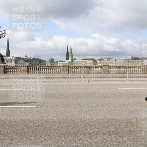 29.06.2025 - hella hamburg halbmarathon Lena Gebhardt http://msf.ph/oto/8425593 29.06.2025 08:58:46 Lombardsbrücke  meine-sportfotos.de