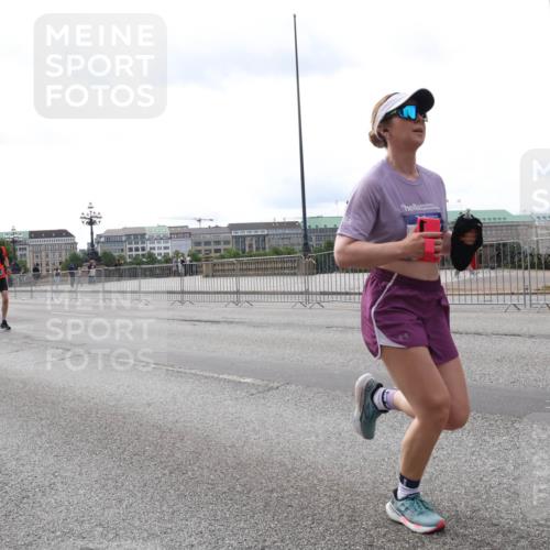 29.06.2025 - hella hamburg halbmarathon Lena Gebhardt http://msf.ph/oto/8425607 29.06.2025 10:28:51 Lombardsbrücke 8560, 16643, 1518, 1557, 1869, 3717, 4161, 4362, 4700, 4834, 4982, 5167, 5249, 5250, 5718, 5903, 5939, 6102, 6418, 7169, 7980, 8560, 9642, 9716, 9855, 10068, 10434, 12099, 12442, 13400, 14205, 15143, 15256, 15452, 15453, 16125, 16643, 18293, 18604, 19180 meine-sportfotos.de