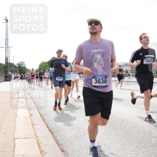 29.06.2025 - hella hamburg halbmarathon Lena Gebhardt http://msf.ph/oto/8425608 29.06.2025 10:43:24 Lombardsbrücke 9976, 1352, 3638, 13685, 1368, 1023, 1149, 1155, 1310, 1400, 1467, 1788, 1816, 1878, 2103, 2158, 2267, 2361, 2450, 2971, 3074, 3238, 3329, 3390, 3518, 3638, 3764, 4056, 4177, 4302, 4367, 4680, 4866, 5067, 5214, 5268, 5370, 5610, 5720, 5755, 5967, 6012, 6096, 6226, 6440, 6931, 6971, 6973, 7043, 7197, 7461, 7504, 7872, 7926, 8135, 8184, 8233, 8408, 8435, 8504, 8795, 8991, 9072, 9304, 9639, 9641, 9644, 9831, 9976, 10083, 10180, 10200, 10202, 13049 meine-sportfotos.de