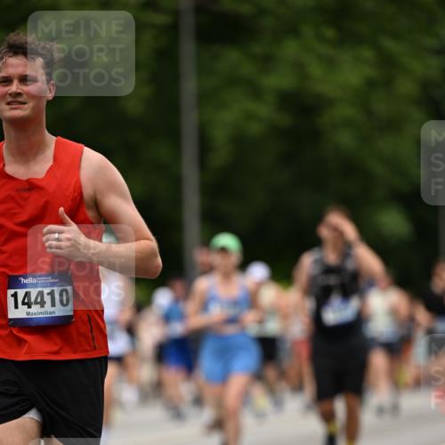 29.06.2025 - hella hamburg halbmarathon Dr. Thomas Lammeyer http://msf.ph/oto/8425617 29.06.2025 10:50:04 Kennedybrücke 1060, 1085, 1465, 1854, 2217, 2657, 2664, 2846, 2954, 2965, 3357, 3377, 3879, 3993, 4099, 4102, 4119, 4820, 5108, 5190, 5339, 5703, 5914, 6393, 6763, 6980, 7699, 7912, 8272, 8594, 9536, 10562, 11119, 11332 meine-sportfotos.de
