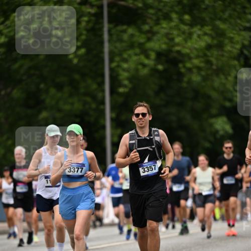 29.06.2025 - hella hamburg halbmarathon Dr. Thomas Lammeyer http://msf.ph/oto/8425625 29.06.2025 10:50:06 Kennedybrücke 1060, 1085, 1465, 1854, 2217, 2657, 2664, 2846, 2954, 2965, 3357, 3377, 3879, 3993, 4099, 4102, 4119, 4820, 5108, 5190, 5339, 5703, 5914, 6393, 6763, 6788, 6980, 7699, 7912, 7983, 8272, 8594, 9536, 10562, 11119, 11332 meine-sportfotos.de