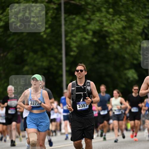 29.06.2025 - hella hamburg halbmarathon Dr. Thomas Lammeyer http://msf.ph/oto/8425635 29.06.2025 10:50:06 Kennedybrücke 1060, 1085, 1465, 1854, 2217, 2657, 2664, 2846, 2954, 2965, 3357, 3377, 3879, 3993, 4099, 4102, 4119, 4820, 5108, 5190, 5339, 5703, 5914, 6393, 6763, 6788, 6980, 7699, 7912, 7983, 8272, 8594, 9536, 10562, 11119, 11332 meine-sportfotos.de