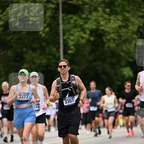 29.06.2025 - hella hamburg halbmarathon Dr. Thomas Lammeyer http://msf.ph/oto/8425648 29.06.2025 10:50:06 Kennedybrücke 1060, 1085, 1465, 1854, 2217, 2657, 2664, 2846, 2954, 2965, 3357, 3377, 3879, 3993, 4099, 4102, 4119, 4820, 5108, 5190, 5339, 5703, 5914, 6393, 6763, 6788, 6980, 7699, 7912, 7983, 8272, 8594, 9536, 10562, 11119, 11332 meine-sportfotos.de