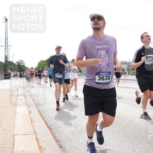 29.06.2025 - hella hamburg halbmarathon Lena Gebhardt http://msf.ph/oto/8425656 29.06.2025 10:43:24 Lombardsbrücke 9976, 352, 3638, 13685, 1368, 1023, 1149, 1155, 1310, 1400, 1467, 1788, 1816, 1878, 2103, 2158, 2267, 2361, 2450, 2971, 3074, 3238, 3329, 3390, 3518, 3638, 3764, 4056, 4177, 4302, 4367, 4680, 4866, 5067, 5214, 5268, 5370, 5610, 5720, 5755, 5967, 6012, 6096, 6226, 6440, 6931, 6971, 6973, 7043, 7197, 7461, 7504, 7872, 7926, 8135, 8184, 8233, 8408, 8435, 8504, 8795, 8991, 9072, 9304, 9639, 9641, 9644, 9831, 9976, 10083, 10180, 10200, 10202, 13049 meine-sportfotos.de