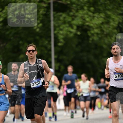29.06.2025 - hella hamburg halbmarathon Dr. Thomas Lammeyer http://msf.ph/oto/8425672 29.06.2025 10:50:07 Kennedybrücke 1060, 1085, 1465, 1854, 2217, 2657, 2664, 2846, 2954, 2965, 3357, 3377, 3879, 3993, 4099, 4102, 4119, 4820, 5108, 5190, 5339, 5703, 5914, 6393, 6763, 6788, 6980, 7699, 7983, 8272, 8594, 9536, 10562, 11119, 11332 meine-sportfotos.de