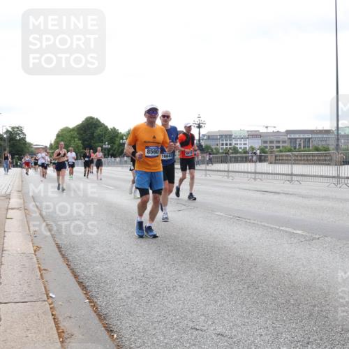 29.06.2025 - hella hamburg halbmarathon Lena Gebhardt http://msf.ph/oto/8425674 29.06.2025 10:28:52 Lombardsbrücke 8560, 16643, 1518, 1557, 1869, 2688, 3717, 4161, 4362, 4700, 4834, 4982, 5167, 5249, 5250, 5718, 5903, 5939, 6102, 6418, 7169, 7980, 8560, 9642, 9716, 9855, 10068, 10434, 12099, 12442, 13400, 14205, 15143, 15256, 15452, 15453, 16125, 16643, 18293, 18604, 19180 meine-sportfotos.de