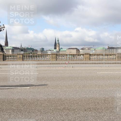 29.06.2025 - hella hamburg halbmarathon Lena Gebhardt http://msf.ph/oto/8425680 29.06.2025 08:58:46 Lombardsbrücke  meine-sportfotos.de
