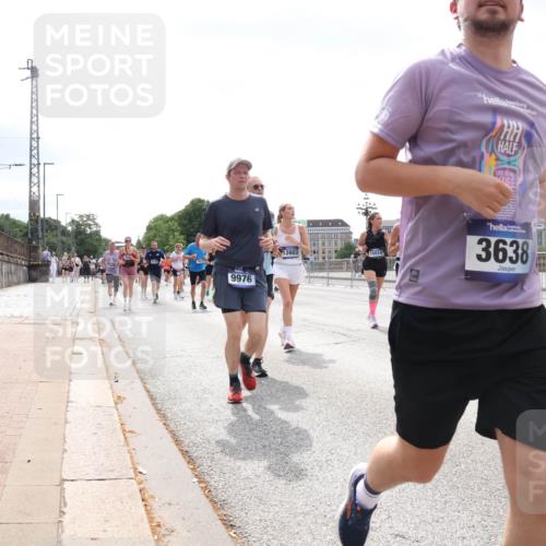 29.06.2025 - hella hamburg halbmarathon Lena Gebhardt http://msf.ph/oto/8425697 29.06.2025 10:43:25 Lombardsbrücke 9976, 12603, 15514, 3638, 1023, 1149, 1155, 1310, 1400, 1467, 1788, 1816, 1878, 2103, 2158, 2267, 2361, 2971, 3074, 3238, 3329, 3390, 3518, 3638, 3764, 4056, 4177, 4302, 4367, 4680, 4866, 5067, 5214, 5268, 5370, 5610, 5720, 5755, 5967, 6012, 6096, 6226, 6440, 6931, 6971, 6973, 7043, 7197, 7205, 7206, 7461, 7504, 7872, 7926, 8000, 8135, 8184, 8233, 8408, 8435, 8504, 8795, 8991, 9072, 9304, 9639, 9641, 9644, 9831, 9976, 10083, 10180, 10200, 10202, 13049 meine-sportfotos.de