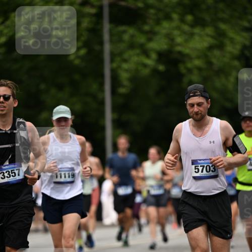 29.06.2025 - hella hamburg halbmarathon Dr. Thomas Lammeyer http://msf.ph/oto/8425713 29.06.2025 10:50:08 Kennedybrücke 1060, 1085, 1465, 1854, 2217, 2657, 2664, 2846, 2954, 2965, 3357, 3377, 3879, 3993, 4099, 4102, 4119, 4820, 5108, 5190, 5339, 5703, 5914, 6393, 6763, 6788, 6980, 7699, 7983, 8272, 8594, 9536, 10562, 11119, 11332 meine-sportfotos.de