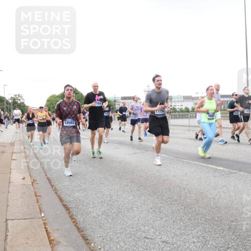 29.06.2025 - hella hamburg halbmarathon Lena Gebhardt http://msf.ph/oto/8425714 29.06.2025 10:53:35 Lombardsbrücke 12082, 764, 1906, 17236, 11914, 604, 9685, 1340, 1687, 1709, 1753, 1900, 1906, 1984, 2065, 2079, 2409, 2429, 3055, 3226, 4195, 4595, 4626, 4801, 5428, 5430, 5562, 5815, 5856, 5857, 6039, 6041, 6044, 6273, 6306, 6913, 6996, 7039, 7068, 7483, 7537, 7611, 7614, 7876, 7890, 8189, 8212, 8414, 8515, 8906, 9077, 9456, 9531, 9685, 9764, 9771, 9785, 10043, 10175, 10490, 12193, 12219, 12700, 13916, 13917, 14038 meine-sportfotos.de