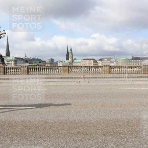 29.06.2025 - hella hamburg halbmarathon Lena Gebhardt http://msf.ph/oto/8425717 29.06.2025 08:58:46 Lombardsbrücke  meine-sportfotos.de